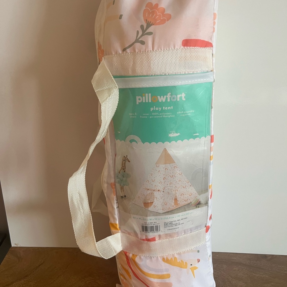 NWT Pillowfort Play Tent for kids 3+